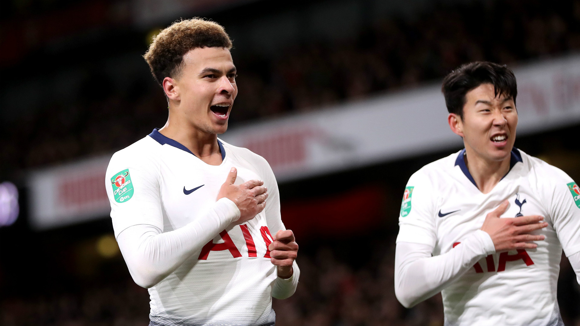 Arsenal fans bærer Tottenham Hotspur trøjer draw